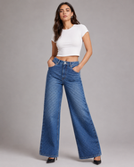 Load image into Gallery viewer, Essence Med Jeans